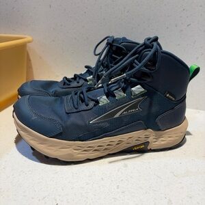Altra hiking lite weight goretex